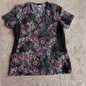 Woman’s Cherokee Infinity scrub top size large